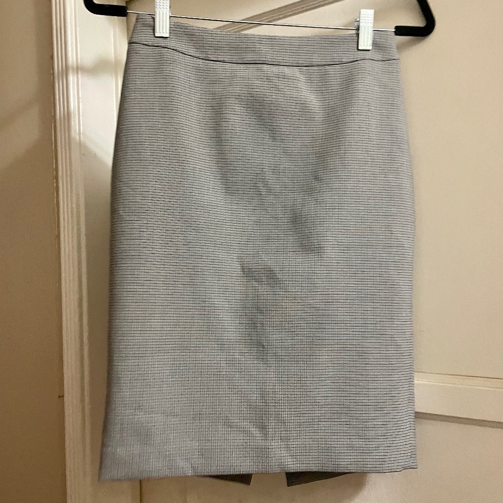 White House Black Market Gray Pattern Pencil Skirt